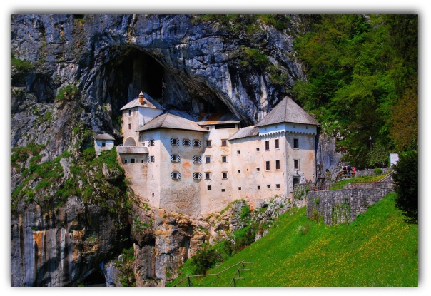 Lau dai co nam truoc hang dong tuyet dep o Slovenia hinh anh