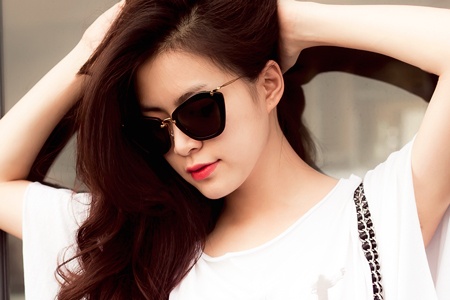 Hoang Thuy Linh bat mi goc nho phu kien yeu thich hinh anh