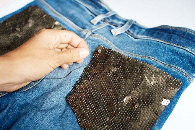 F5 quan jeans cu voi sequin la mat hinh anh