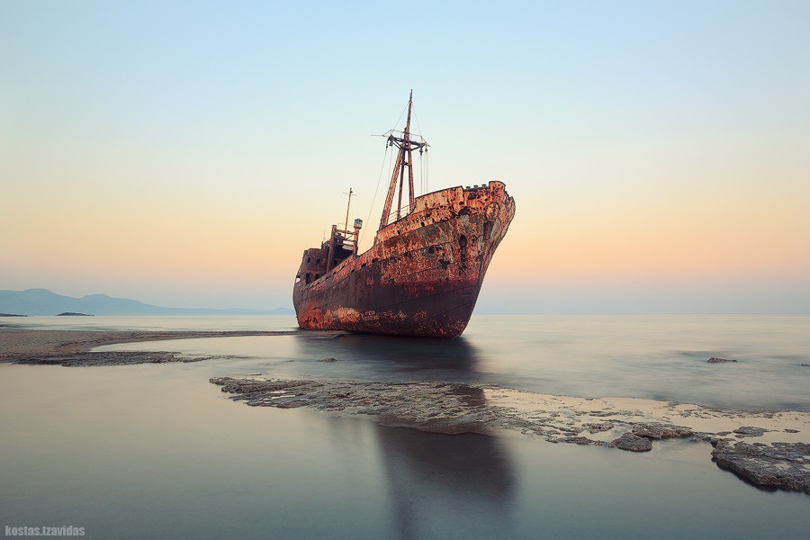 Tuy nhiên, theo một cuốn sách được thuyền trưởng Honorary của lực lượng cảnh sát biển Hy Lạp và phó đô đốc Christos Ntounis con tàu đã viết khi phải cập cảng Gythio khẩn cấp vào ngày 4/12/1980, bởi vì đội trưởng của tàu bị bệnh nghiêm trọng và cần phải nhập viện. Hay một câu chuyện khác là sau khi lắp ghép tàu, các vấn đề tài chính phát sinh với phi hành đoàn cũng như các vấn đề động cơ khác nhau cùng với các biện pháp bảo hiểm áp đặt bởi người cho vay khác nhau. Phi hành đoàn sau đó đã bị sa thải và con tàu đã cập bến ở cảng Gythio, cho đến tháng 6/1981 khi nó được tuyên bố là an toàn.