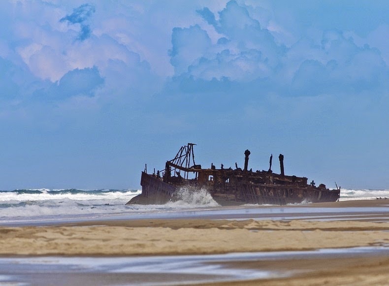 Vào năm 1935, tàu SS Maheno và chiếc tàu chị em Oonah đã được bán cho Nhật Bản để tháo dỡ. Trong khi đang được kéo đến Nhật Bản thì con tàu gặp phải một cơn bão nghiêm trọng và dây kéo bị đứt. Người ta cố gắng lắp lại dây kéo nhưng thất bại do ở vùng biển có những con sóng lớn và tám người làm việc trên tàu SS Maheno cũng bị cuốn trôi mất. 