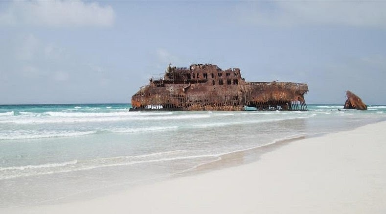 Trên tàu là những chiếc xe thể thao, thực phẩm, thuốc men, máy móc, quần áo, đồ uống… Vào ngày 1/9/1968 con tàu đã đi qua quần đảo Cape Verde trên đường tới Brazil và Argentina thì nó bị mắc cạn. 