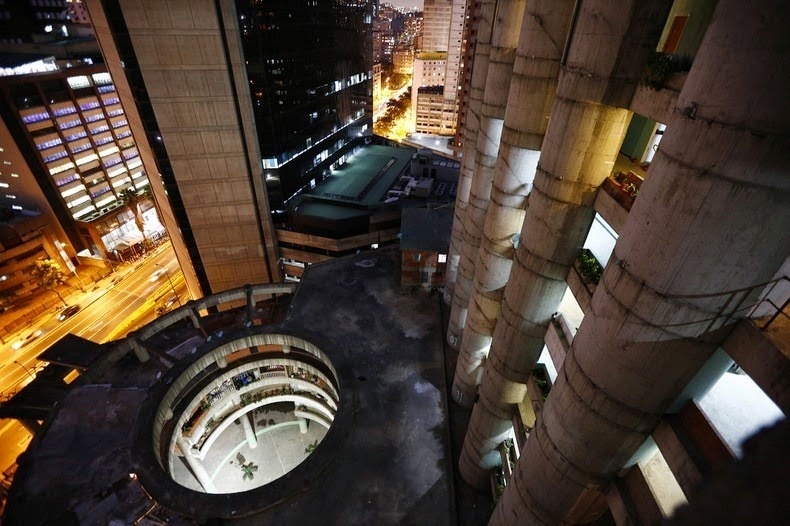 Số tiền mà người dân đóng vào được xem như là lệ phí cho các cuộc tuần tra an ninh 24 giờ trong tòa tháp.