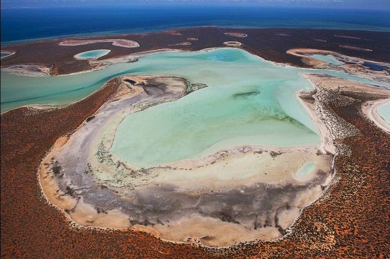 Hồ Birridas là rất phổ biến ở vườn quốc gia Francois Peron. Ở đây có hơn 100 hồ nằm trên bờ biển phía đông của bán đảo Peron. 