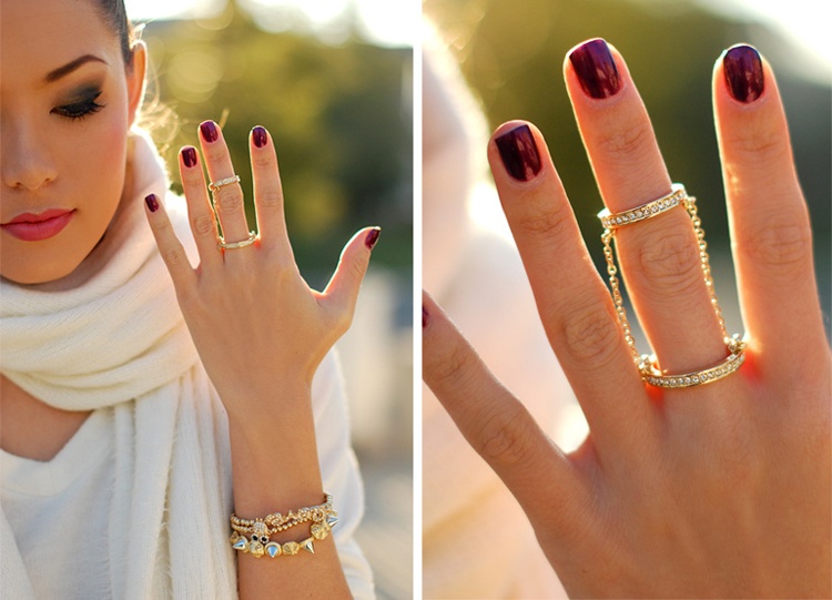 Thỉnh thoảng, để điệu đà hơn, những bộ nhẫn midiring có kiểu dáng lạ mắt, thiết kế tinh tế, sáng tạo lại được dịp khoe dáng.