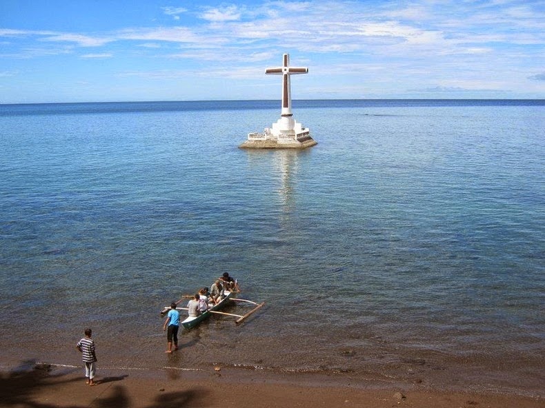 Trong đợt phun trào núi lửa Vulcan kéo dài từ năm 1871 đến khoảng năm 1875, sau khi nham thạch được phun xuống biển liên tục, nó đã đạt đến một độ cao gần 610 m và thêm vào đó động đất xảy ra đã phá hủy toàn bộ khu vực đảo Camiguin được thành lập trong thời kì Tây Ban Nha, toàn bộ thị trấn cổ Catarman và thị trấn bị nhấn chìm trong nước biển. 