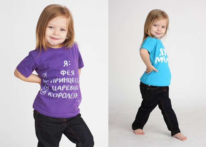 Ngoài váy, đầm hay sơ mi kẻ ca rô, Anna cũng thích khoe vẻ đẹp trẻ con của mình với áo pull, quần jeans đơn giản và năng động.