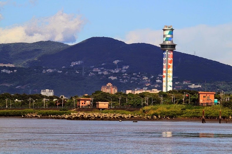 Đây là minh chứng tuyệt vời của những nguồn năng lượng tái chế. Một tính năng độc đáo của công trình là 150 m ống khói cao được trang bị một nhà hàng xoay nằm ở độ cao 120 m và có thể viếng thăm bằng thang máy. Nhà hàng được cung cấp năng lượng nhiệt tạo ra từ lò đốt.