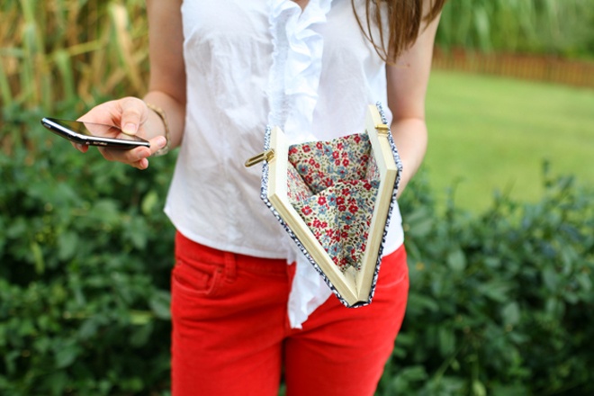 Tu may clutch hinh quyen sach dep nhu hang hieu hinh anh