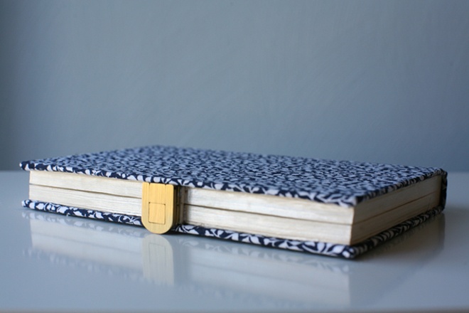 Bạn thấy đó, làm 1 chiếc clutch hình quyển sách thật sự không quá khó như bạn nghĩ, chỉ cần bạn khéo tay và kiên nhẫn một chút.