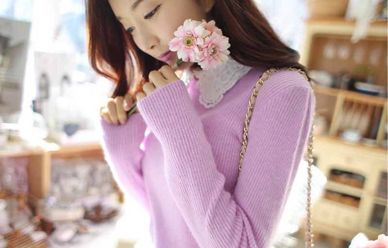 Màu son phù hợp với sắc tím là màu hồng cánh sen, hồng đào hay hồng ánh tím.