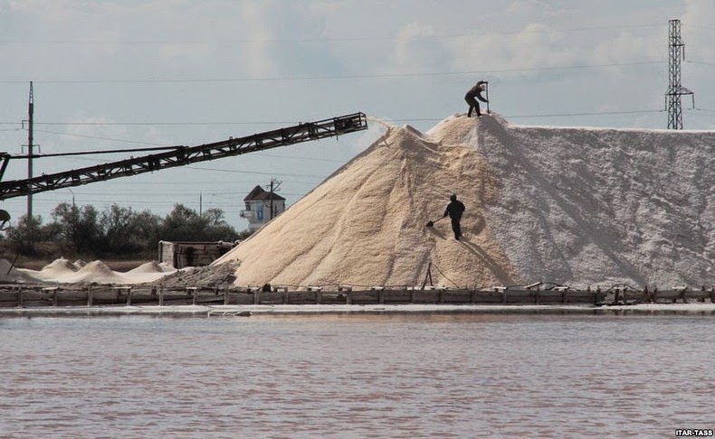  Hơn 200 triệu tấn muối ước tính tồn tại trong đầm phá Sivash. 