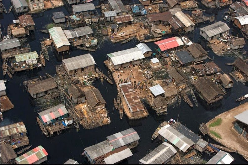 Quan chức tuyên truyền quyền lợi về sức khỏe và vệ sinh môi trường, nhưng một số người dân địa phương vẫn nghi ngờ rằng động thái cơ bản của họ là mong muốn bán đi khu vực có lợi cho các nhà bất động sản. 