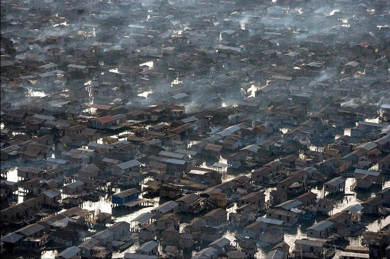 Giới phương tiện truyền thông đã có những phản đối kịch liệt sau sự phá hủy và phản đối của cộng đồng lãnh đạo chính quyền trung ương, sau đó giới truyền thông còn công bố một kế hoạch tái tạo mới cung cấp chỗ ở cho 250.000 người và cũng như là cơ hội việc làm cho hơn150.000 người. 