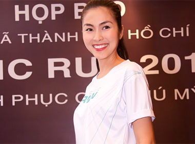 Bi quyet lam moi ao thun trang cua sao Viet hinh anh