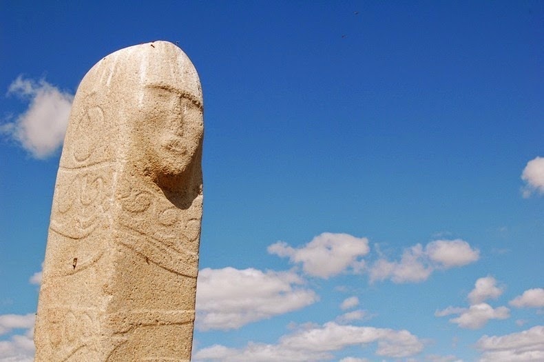 Một giả thuyết khác là hình ảnh của tuần lộc phục vụ như một người hướng dẫn để giúp những linh hồn chiến binh đến thiên đàng an toàn.