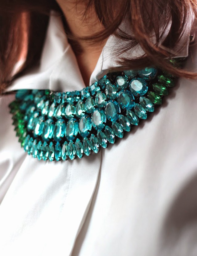 Thế là qua vài thao tác, bạn đã sở hữu 1 chiếc vòng cổ to bản bằng đá crystal rực rỡ không kém gì những chiếc vòng cổ hàng hiệu khác.