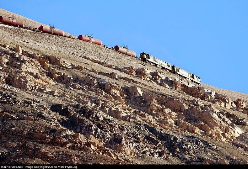 Phần ngoạn mục nhất của tuyến đường đó là sự vượt dốc giữa trạm Montandon(2350 m) và Potrerillos (2850 m), nơi mà đường tàu đi qua một cung đường cong khép kín và đường hầm luôn luôn nằm ở độ dốc cao. 