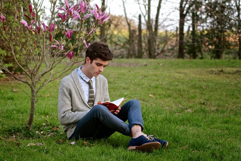 Thỉnh thoảng lại trở về với phong cách hoài cổ bằng những kiểu áo khoác cardigan đậm chất vintage.