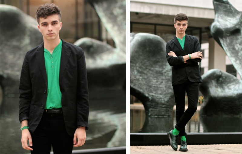  Bí quyết mix & match chuẩn của Matthias C còn thể hiện ở chỗ phần vớ chân cũng phải cùng tông với màu sắc tổng thể trang phục.