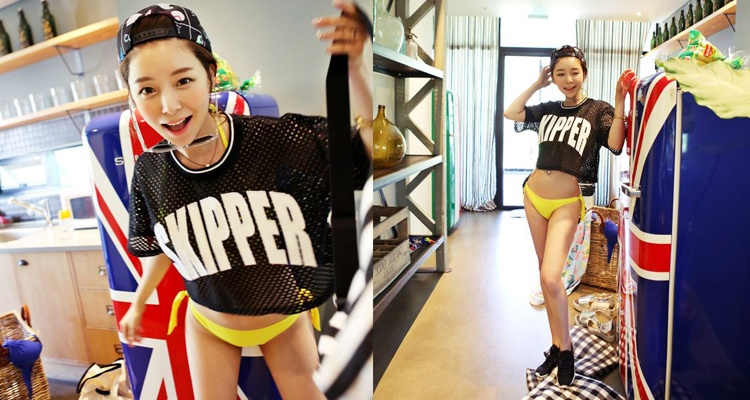 Hoặc sôi động, tràn sức sống với crop-top in chữ đang là mốt trong hè này.