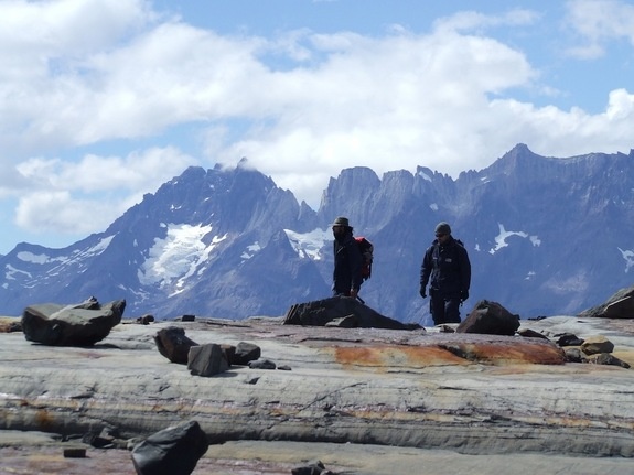 Nhà cổ sinh vật học Stinnesbeck cũng nói thêm rằng ngư long đã bơi trên biển vào cùng thời điểm như khủng long tung hoành trên trái đất và thằn lằn bay ngự trị trên bầu trời, nhưng chúng có lẽ đã chết trước khi trú ngụ cùng nhau tại cùng một địa điểm ở mặt đất, trong không trung hay dưới mặt nước. Một sự suy yếu oxy toàn cầu trong các đại dương, có thể do núi lửa gây ra sự tuyệt chủng của các loài bò sát biển.