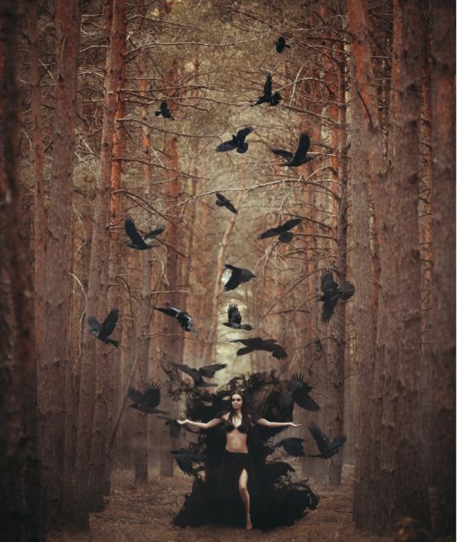 Dù vậy, Maryna Khomenko vẫn tạo ra những bức ảnh thời trang đẹp và ấn tượng từ hình mẫu nhân vật phản diện độc đáo này.