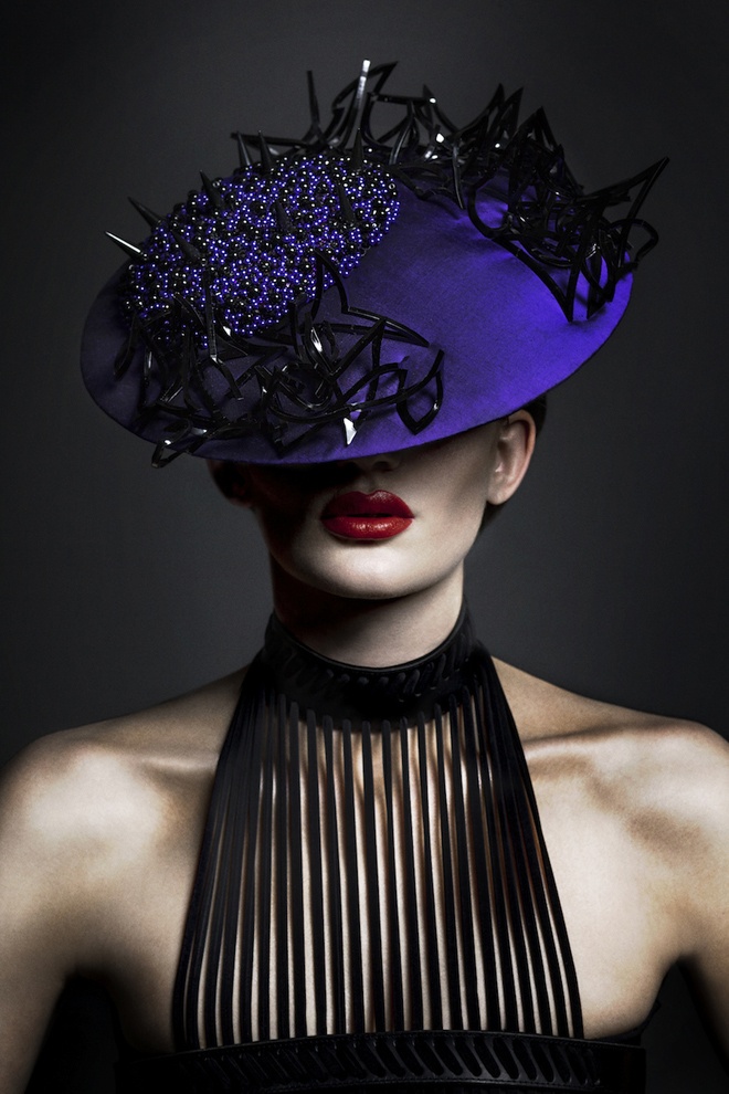 5. Concept BST của Alexandra Harper   Nhà thiết kế Alexandra Harper đã lấy cảm hứng từ hình tượng Maleficent để tạo nên bộ sưu tập thời trang quyến rũ với các gam màu tối làm chủ đạo tượng trưng cho tính cách của nhân vật phản diện này.