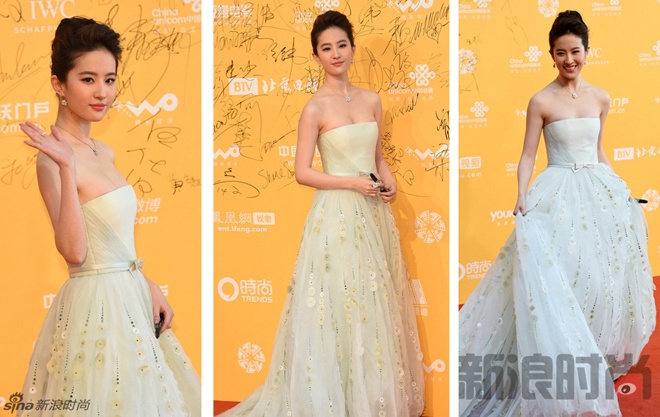 Nữ diễn viên Lưu Diệc Phi khoe vẻ đẹp ngọt ngào với váy dạ hội trắng đính hoa 3D đẹp mắt và lộng lẫy.