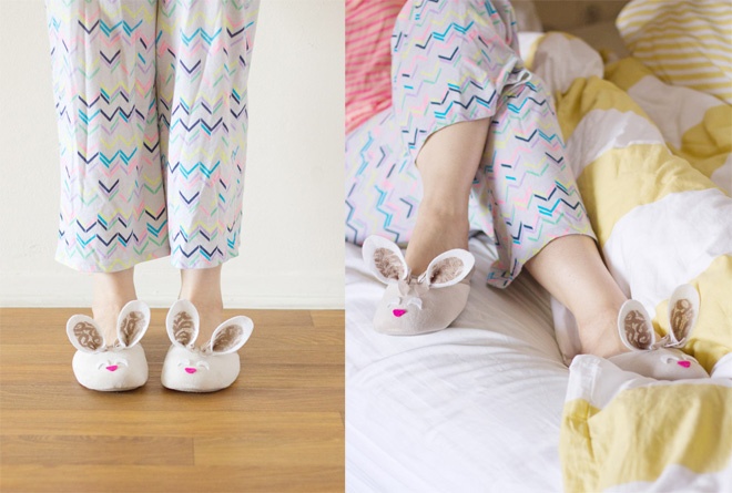 Bây giờ thì còn chờ gì nữa mà không tự thưởng cho mình những giây phút nghỉ ngơi thoải mái bên 2 chú thỏ xinh bằng dép bông mà bạn mới tạo thành.