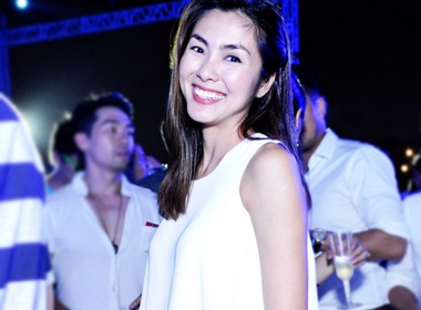 Dien ao Ha Tang voi gia 100 nghin dong hinh anh