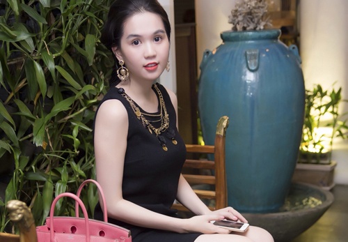 Ngoc Trinh toi gian dan dau nhom sao mac mot nhat tuan hinh anh