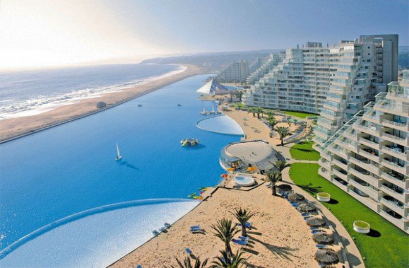 San Alfonso Del Mar, Chile: Hiện tại đang giữ kỷ lục Guinness là bể bơi lớn nhất thế giới với chiều dài hơn 1 km, rộng 8 ha và chứa 250 triệu lít nước.