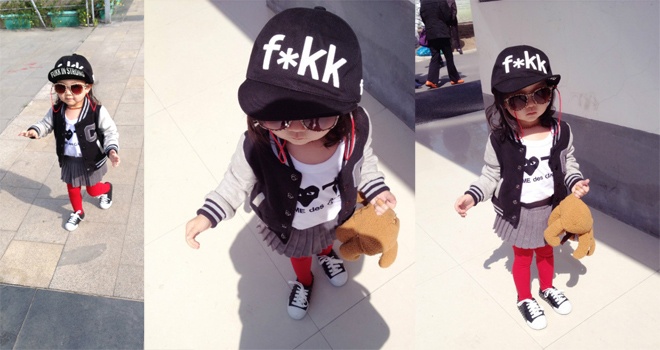  Một kiểu kết hợp váy áo rất thể thao và cá tính của TA.