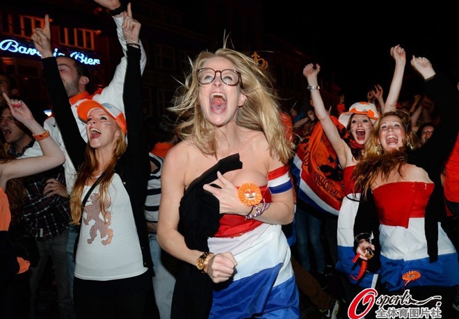 Sự cổ vũ nhiệt tình và cuồng nhiệt của dàn nữ cổ  động viên xinh đẹp không chỉ giúp các đội tuyển có thêm ý chí quyết đấu, mà còn mang lại cho World Cup 2014 những khoảng khắc vui tươi, ý nghĩa rất khó quên.