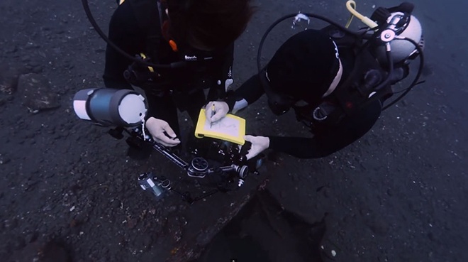 Các concept ảnh cũng được phác họa từ trước để đảm bảo việc tác nghiệp dưới nước nhanh chóng và hiệu quả hơn.