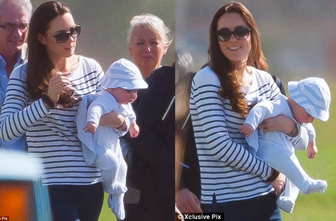 Xuất hiện lần đầu tiên trước giới truyền thông, hoàng tử nhí trông thật xinh xắn, bụ bẫm với nguyên “cây” monochrome trắng từ áo, quần cho đến chiếc nón rộng vành sọc xanh trắng be bé dễ yêu.