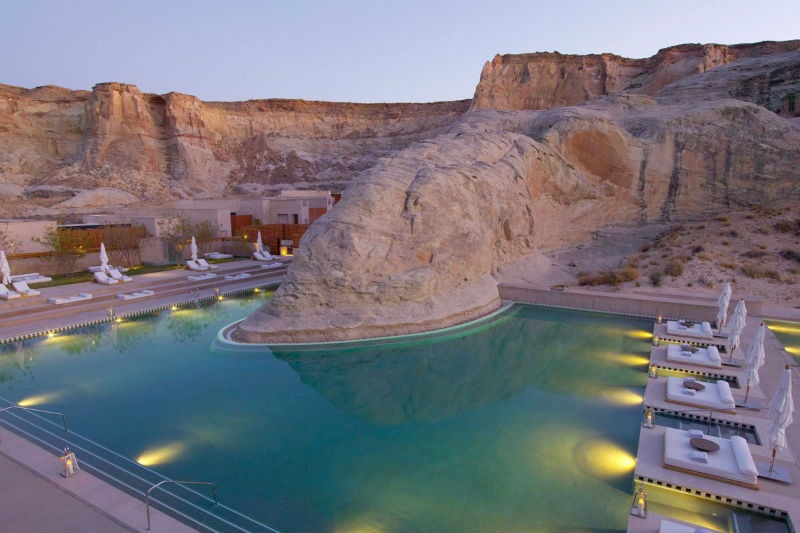 Khu nghỉ dưỡng Amangiri ở Utah xây dựng một bể bơi độc đáo với cảnh quan xung quanh thuộc dãy núi Canyon.