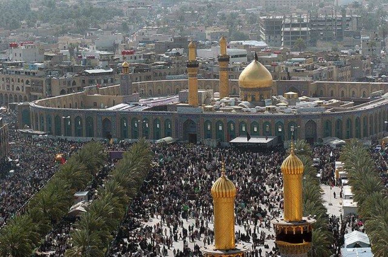 5. Imam Husayn Shrine: Đền Husayn ibn’s Ali nằm tại thành phố Karbala, Iraq, bên trên ngôi mộ của Husayn ibn’ Ali, cháu trai thứ hai của Mahammad, gần nơi ông tử trận trong trận chiến Karbala. Lăng mộ là một trong những nơi linh thiêng nhất của đạo Shi’as và hàng năm có rất nhiều người hành hương về đây. Các bức tường bao quanh lăng được làm bằng gỗ và phủ rất nhiều thủy tinh. Sân đền được chia thành 65 phòng nhỏ hơn, cũng được trang trí đẹp mắt cả trong và ngoài. Mộ của Husayn đặt trong một cấu trúc có mái vòm bằng vàng.