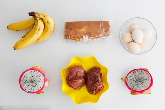 Chế độ ăn hàng ngày của 2 anh em chỉ gói gọn với thịt bò, trứng, chuối và thanh long. Zhao Jianwei cho biết anh phát ngấy với việc ăn lòng trắng trứng vì phải tránh xa lòng đỏ để không bị tăng cân.