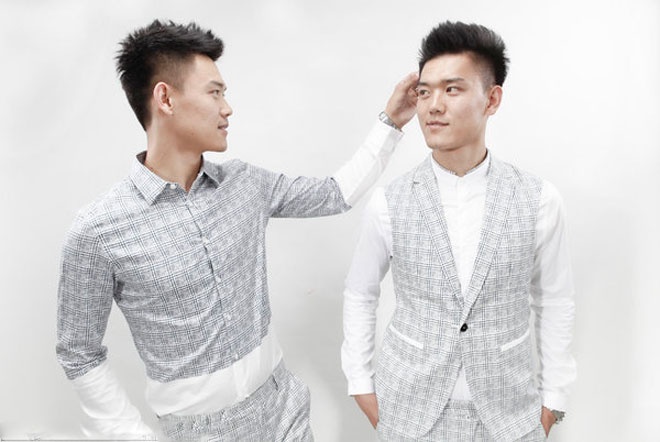 Vì là cặp sinh đôi, nên niềm an ủi nhất trong sự nghiệp người mẫu của  Zhao Jianqiang và Zhao Jianwei chính là họ luôn có thể sóng bước bên nhau trên sàn diễn lẫn phía sau sân khấu.