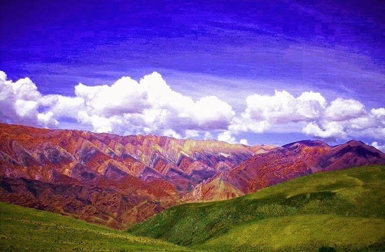 Ngọn đồi Bảy sắc và sự hình thành đá màu Palette Painter ấn tượng ở ngôi làng nhỏ Maimará trong thung lũng Rio Grande thì không mấy xa lạ đối với khách du lịch đến Argentina, nhưng hầu hết du khách rời khỏi vùng thung lũng hẹp chứa hai địa điểm nổi tiếng này lại không biết đến sự tồn tại của dãy núi nhiều màu sắc Hornocal.