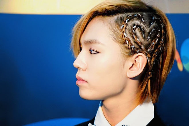 Dù độc đáo và rất kỳ công, nhưng rõ ràng vẻ đẹp nam tính của IIhoon nhóm BtoB đã biến mất cùng kiểu tóc trái tim rất hợp ngày Valentine này.
