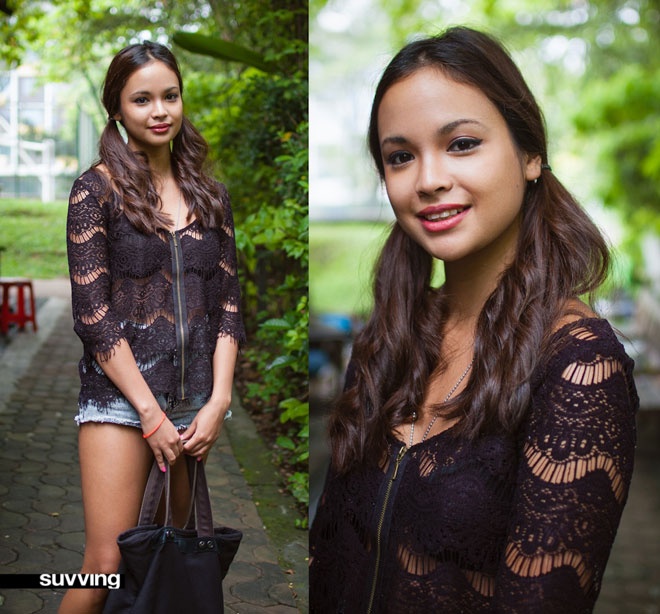 Cô bạn Sài Gòn khoe vẻ đẹp nhẹ nhàng, ngọt ngào với kiểu áo xuyên thấu bằng len crochet đang là mốt trong hè năm nay.