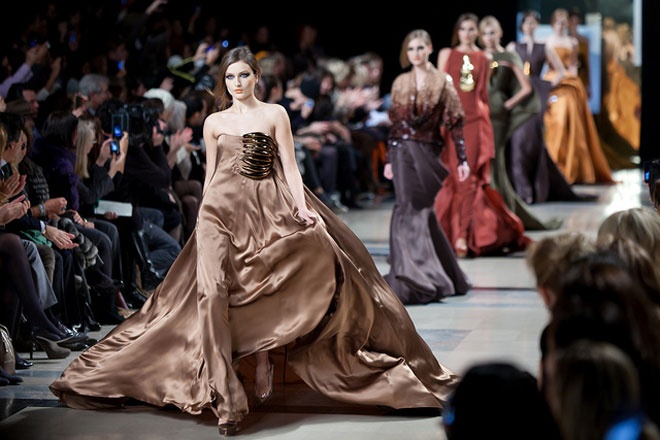 Nghề mẫu là một trong những công việc thú vị và hấp dẫn nhất hành tinh, bởi ánh hào quang trên sàn diễn và nhiều hứa hẹn hấp dẫn về đỉnh cao danh vọng trong sự nghiệp, cuộc sống sau này. 