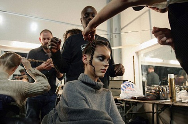 Do đó, nếu không có sức khỏe tốt, người mẫu rất khó trụ nổi tại các tuần lễ thời trang thế  giới, vì tốc độ “chạy show” liên tục và căng thẳng.