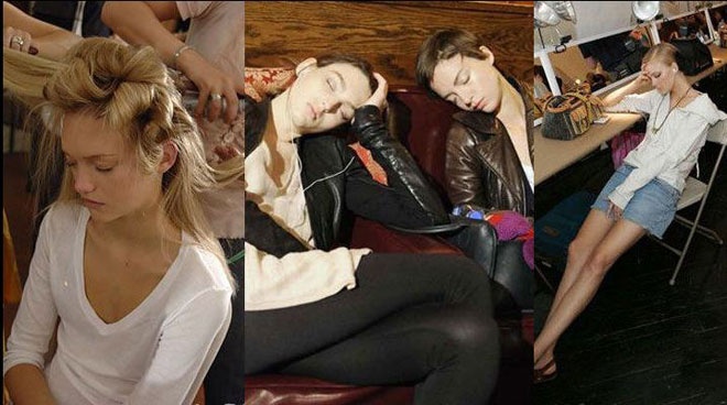 Thông thường chuẩn bị cho 1 buổi diễn lớn, các người mẫu phải đến địa điểm từ rất sớm, vào khoảng 3 giờ sáng và trải qua hơn 2 tiếng đồng hồ vạ vật mệt mỏi sau đó để được trang điểm, làm tóc và thay trang phục. Không ít chân dài dễ dàng thiếp đi trên ghế trong những phút giây nghỉ ngơi ngắn ngủi.