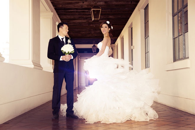 Dù không cầu kỳ trong kiểu tóc và cách trang điểm, nhưng với lợi thế khuôn mặt cuốn hút, cá tính, Ngọc Quyên dễ dàng hóa thân thành 1 trong những cô dâu xinh đẹp bậc nhất showbiz Việt trong năm 2014.