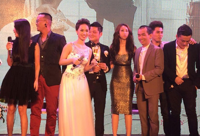 Ngoài các thiết kế đắt giá trong nước, Trà My Idol còn diện thêm chiếc váy đơn giản, trẻ trung của 1 thương hiệu nước ngoài.