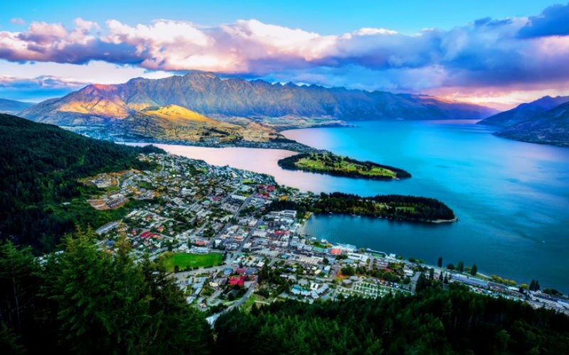 3. New Zealand: New Zealand là một đất nước hòa quyện vẻ đẹp của những ngọn núi hùng vĩ, những thảo nguyên mênh mông và những cảnh quan tuyệt đẹp. Chính bởi vậy, nơi đây có rất nhiều hoạt động phiêu lưu mạo hiểm dành cho những ai cực kỳ yêu thích những trải nghiệm mạo hiểm. 